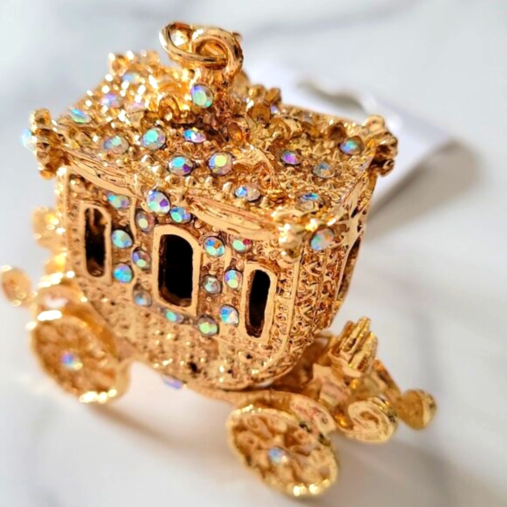 ๐ Gold Coach Princess Rhinestone Purse Charm Royal Carriage Keychain - Picture 5 of 5